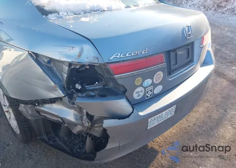 2011 Honda Accord 2.4 Lx z USA, uszkodzony, nr VIN 1HGCP2F32BA041105